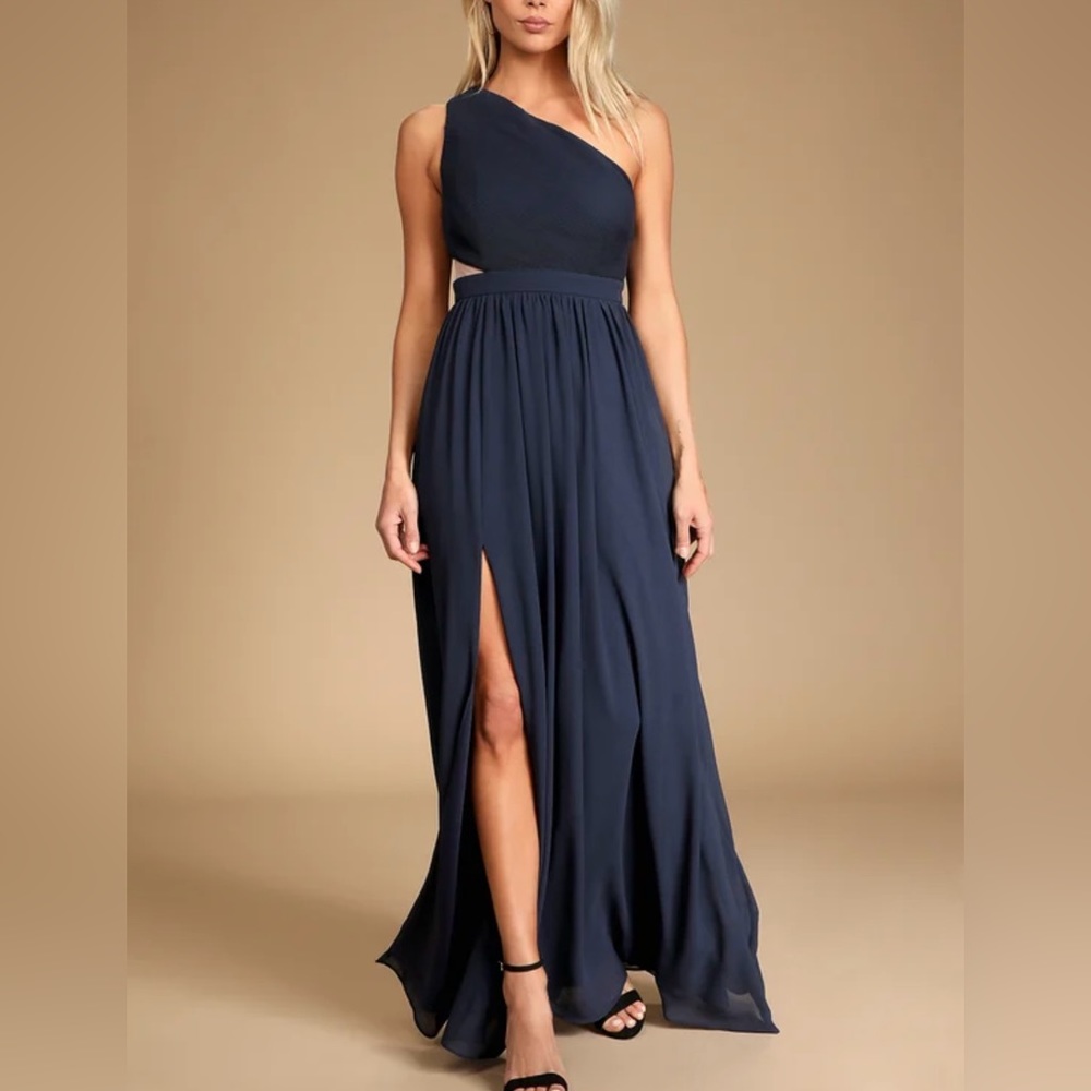 Lulu’s Lovely Endings Navy Blue One-Shoulder Pleated
Maxi Dress